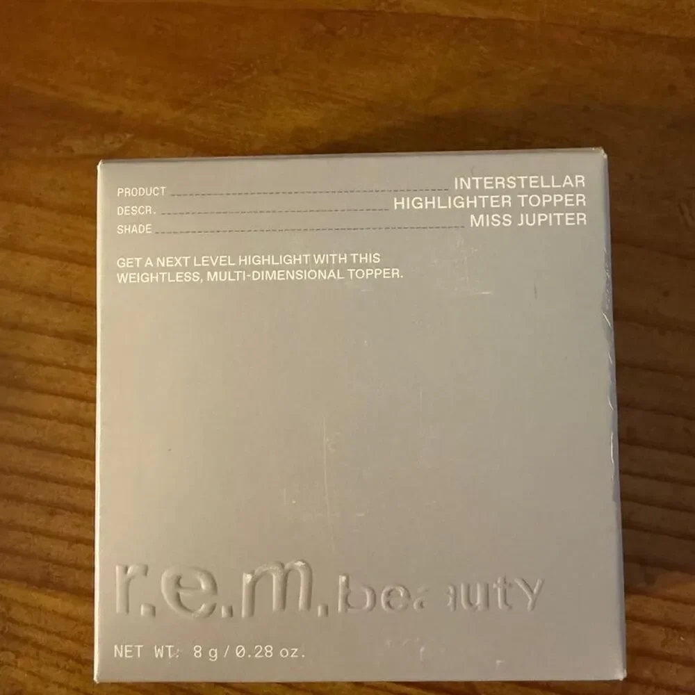 R.E.M Beauty Highlighter